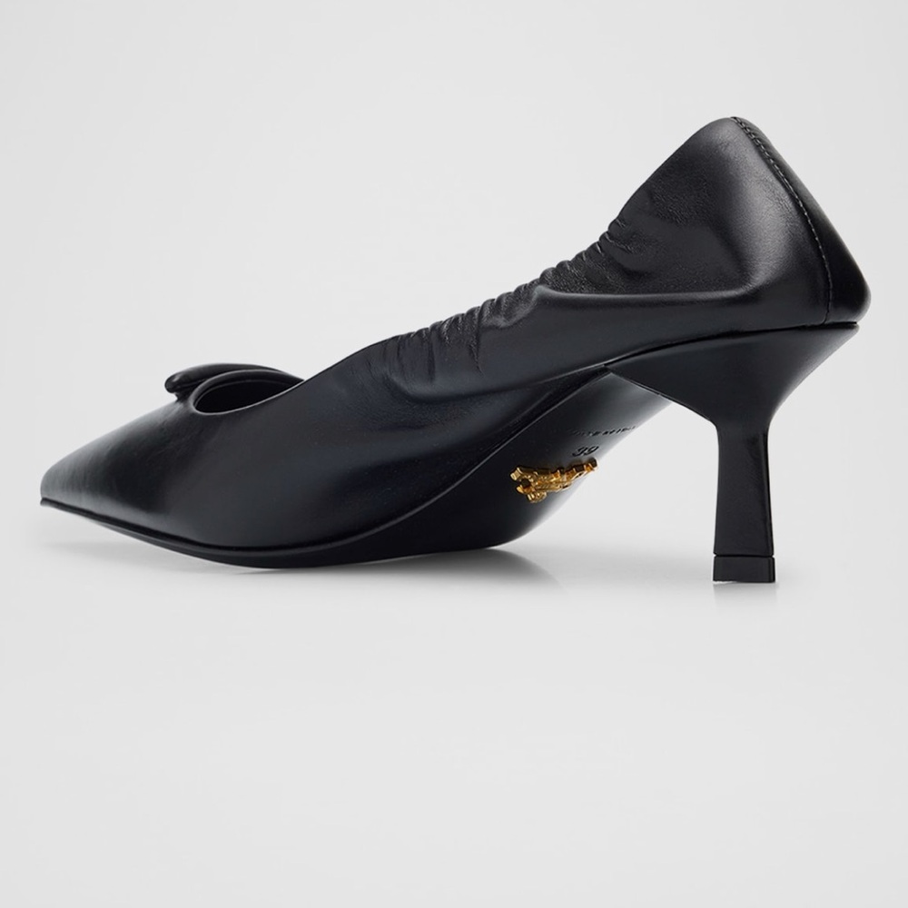 SOLD ❌❌❌ PRADA
Triangle Logo Leather Pumps
$1,200  sz 41 black - Picture 2 of 9